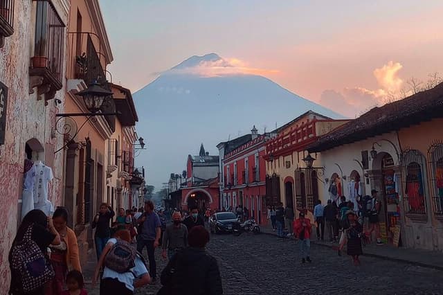 Colonial and Cultural Walk in Antigua Guatemala