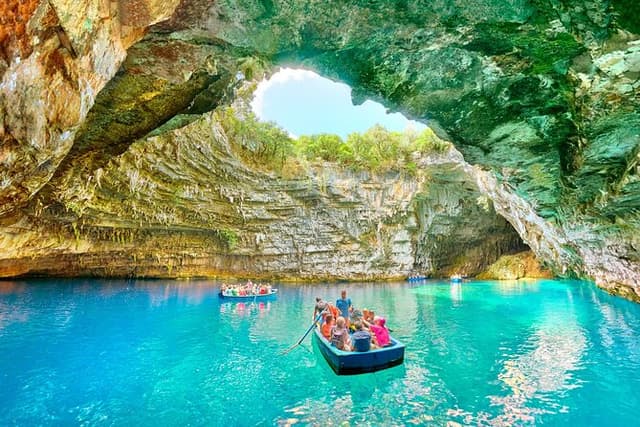 Kefalonia Island Bus Tour- Wine Tasting, Melissani & Fiscardo