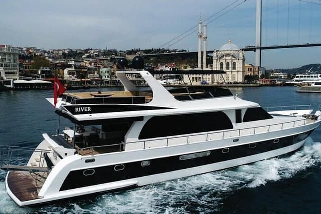Istanbul Bosphorus Sunset Luxury Yacht Cruise with Transfers