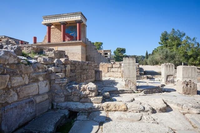 Minoan Crete: Knossos Palace, Winery Visit and Lunch at Peza