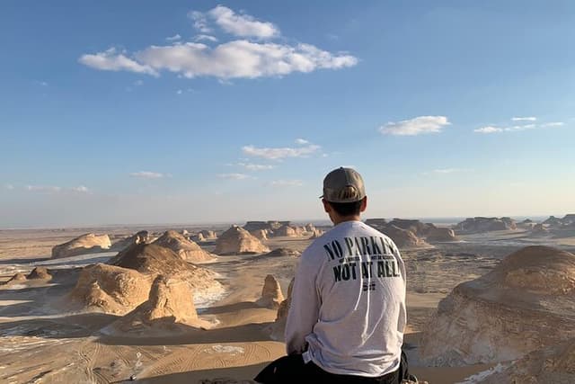 Black and White Desert and Bahariya Oasis Tour 2 Days 1 Night