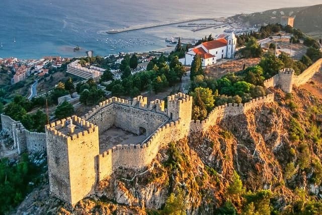 From Lisbon: Arrábida & Sesimbra Private Day Trip – Wine & Nature