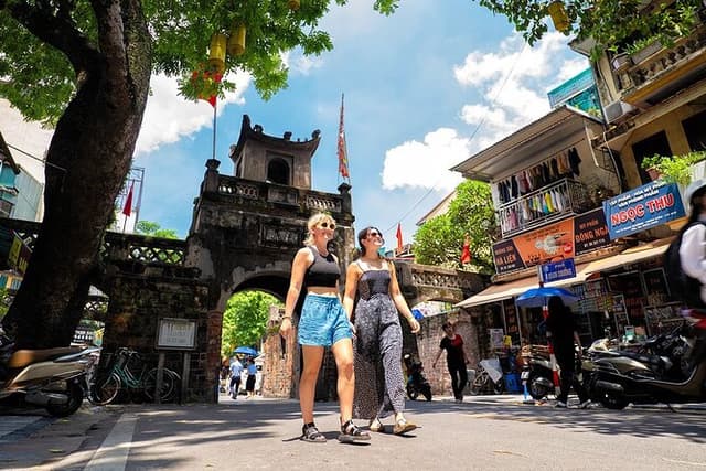 5 Hours Guided Hanoi Old Quarter Private Walking Experience