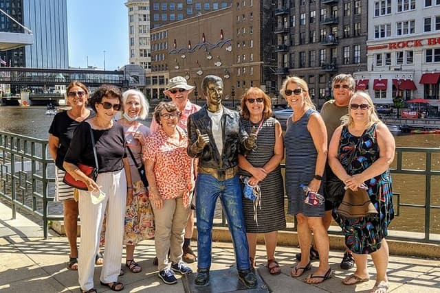 Personal and Detailed Milwaukee Sightseeing Bus Tour