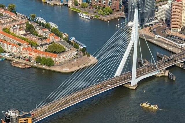 8 hour Walking and Boat Tour to Rotterdam and Kinderdijk