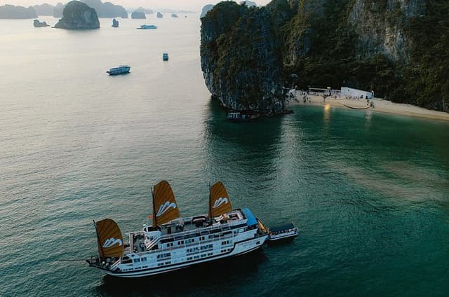 Paradise Sails Cruise 2 days 1 night Halong Bay Tour