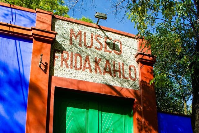 Entrance to the Frida Kahlo museum with Written Digital Guide