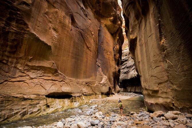 Zion National Park Tour: Red Rocks & Iconic Views