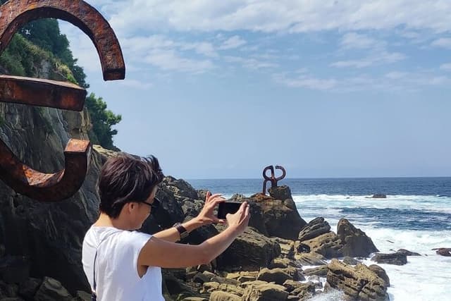 Private Day Trip: San Sebastián, Pintxos & Coastal Drive