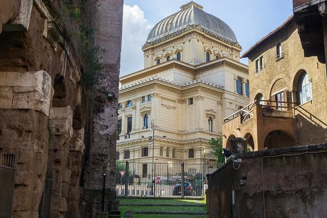 The Jewish Ghetto in Rome with our guide