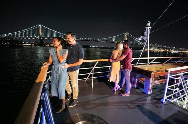 City Cruises Philadelphia: Signature Dinner Cruise with Buffet
