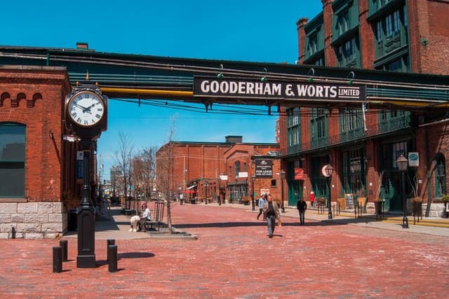 Toronto Distillery District Walking Tour