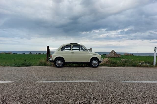 Day tour aboard a Fiat 500 Alberobello
