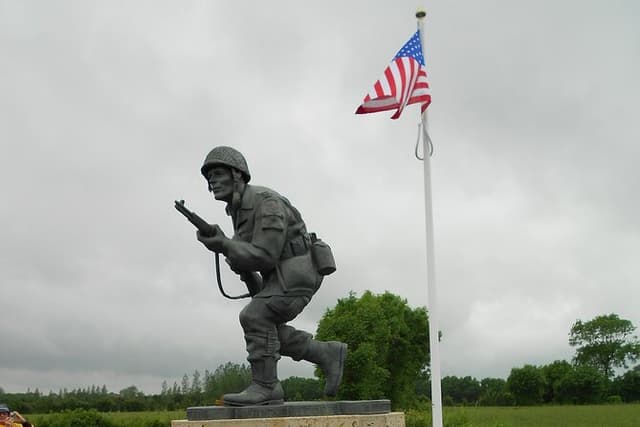 Private Tour American D-Day Airborne Experience