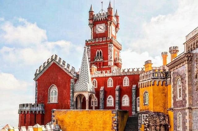 Lisbon: Sintra Half-Day Guided Tour with Pena Palace Tickets