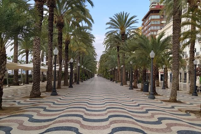 Alicante Highlights Small Group Tour with Castle