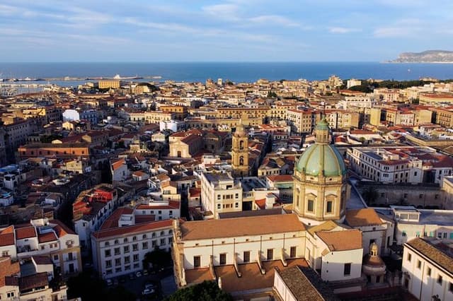 Unesco monuments, colorful markets and unique flavors in Palermo
