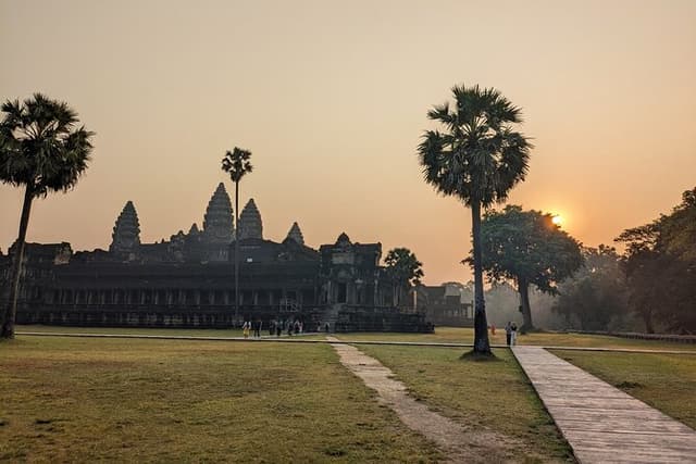 Angkor Wat Private Tuk-Tuk Tour (sunrise Option) & more