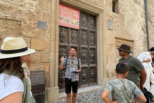 Alghero: walking tour with bilingual local guide