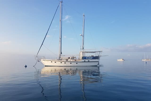 Private Hamilton Island Luxury Day Sailing Cruise up to 28 guests