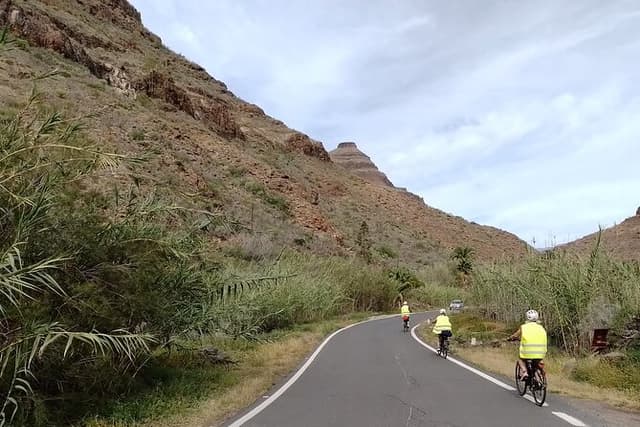 e-Bike Mountain Tour inside a Natural Park+option Tapas in a Cave
