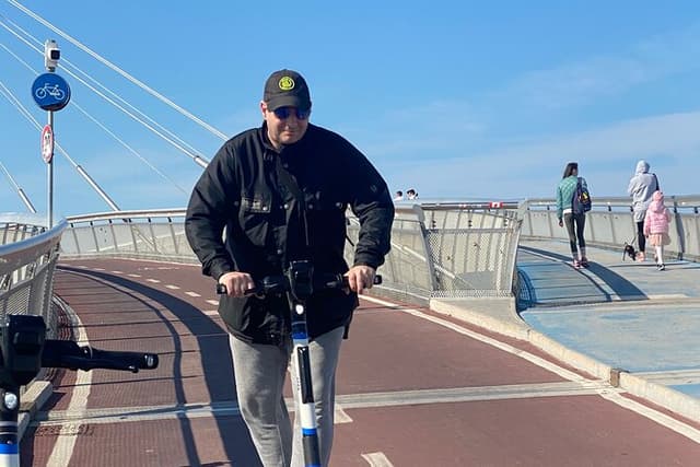 Self-guided panoramic eco tour of Pescara by e-scooter or bike