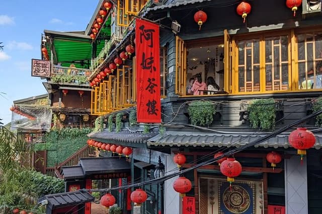 Private Day Trip to Jiufen, Shifen and Yehliu Park