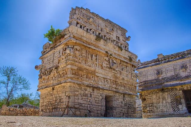 Small group tour to Chichen Itza early access + Cenote + Ekbalam