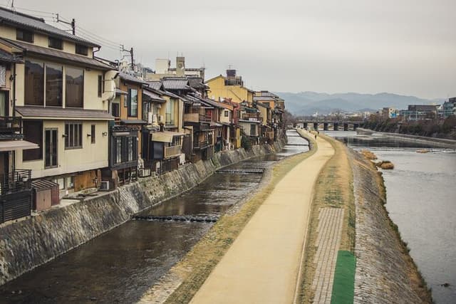 Kyoto Gion Cultural Walk & Geisha Show with Dining Options