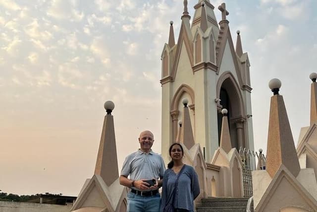 Private Guided Bandra Half Day City Tour in AC Vehicle
