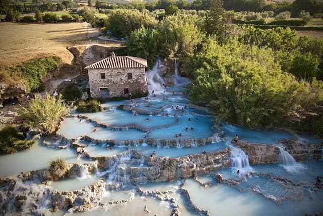 Full day guided tour of Saturnia and magical Tuscany