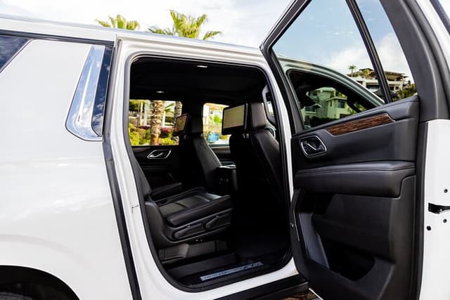 Private SUV Round-Trip from Airport to Hotels in the Corridor