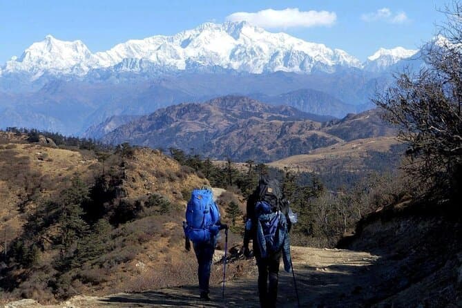 Singalila Ridge Trek: Himalayan Peaks & Darjeeling Magic