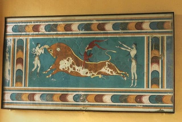 Minoan Path: Knossos Palace, Winery Visit, Lunch at Archanes