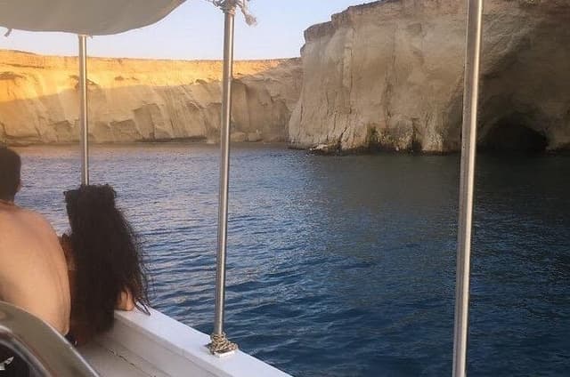 Private boat tour with prosecco and fresh fruit