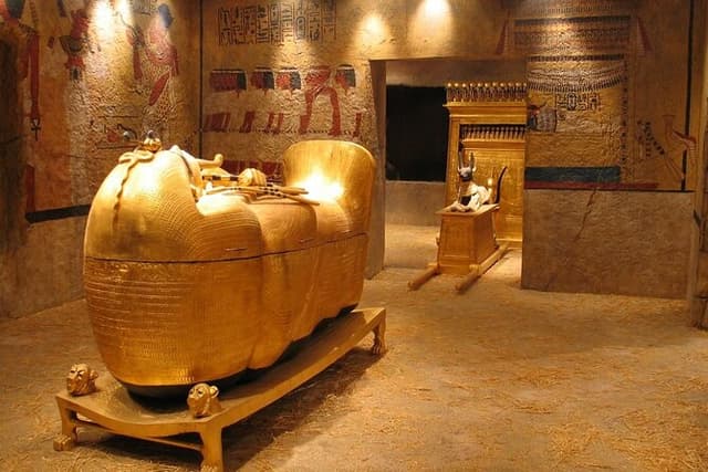 Flight from Cairo to Luxor Includes King Tut's Tomb