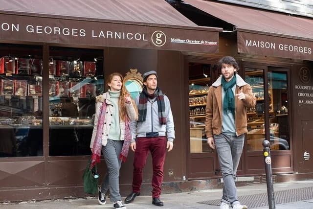 Paris Private Custom Tour with a Local Guide, Hidden Gems & Highlights