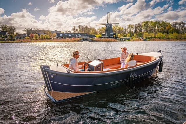 Private Electric Boat Rental in Haarlem (No License Required)