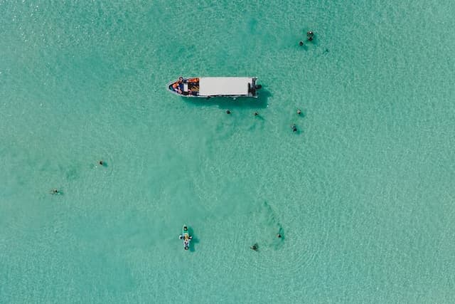 Bacalar Lagoon Sightseeing Boat Tour with Open Bar and Snacks