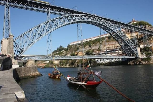 Porto, unveiling the city | walking tour | city gems