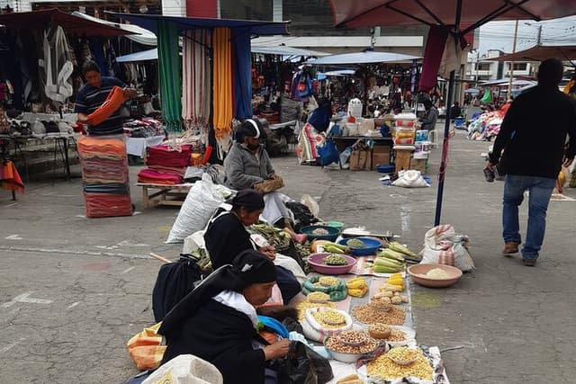 Private Full-Day Tour From Quito to Otavalo Indigenous Market
