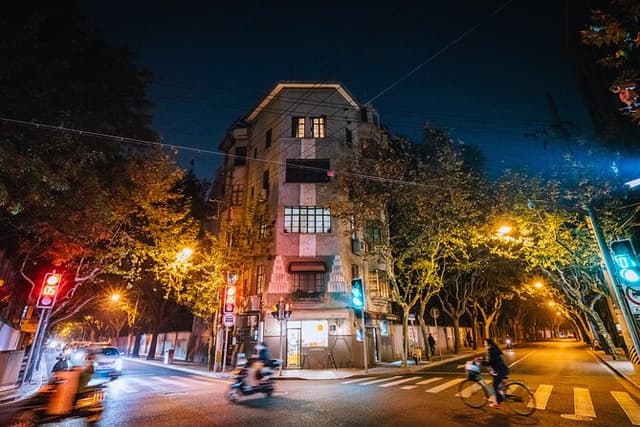 Shanghai Night tour by bike: Sleepless in Metropolis Shanghai