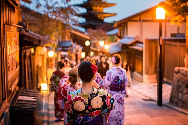 Kyoto Gion Night Walk & Geisha District Guided Tour