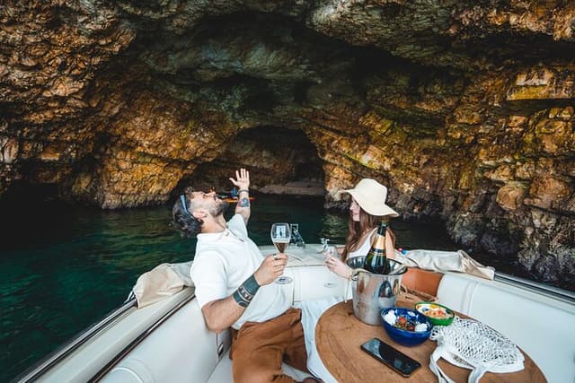 Polignano a Mare: Private Boat Tour with Champagne - 2 hours