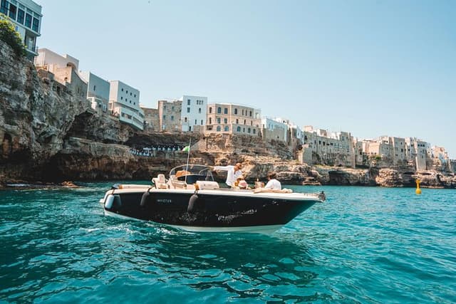 Polignano a Mare: Private Boat Tour with Champagne - 4 hours