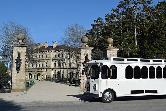 Best Newport Trolley Tours: Explore Historic Coastal Charm
