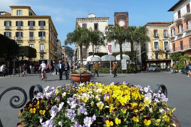 Sorrento Tour at Piazza Tasso Historic Center with Tasting