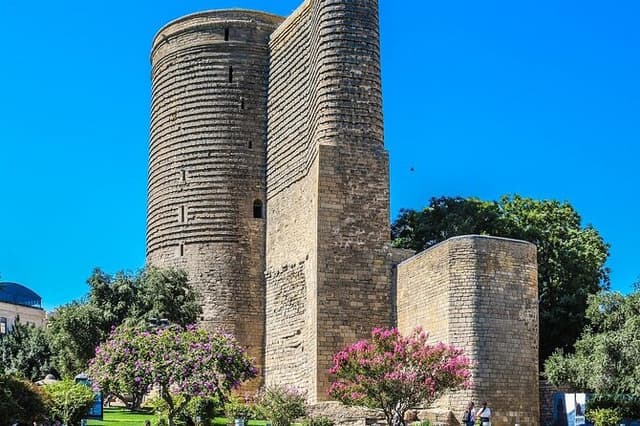 Baku: Old & Modern City Tour, Wine Tasting & Funicular Ride