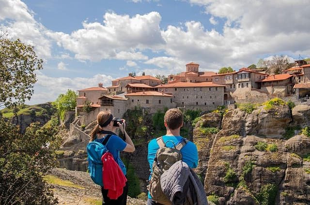 Meteora Small Group Hiking tour with Transfer and Monastery Visit