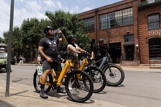 2-Hour Guided E-Bicycle Sightseeing Tour of Nashville